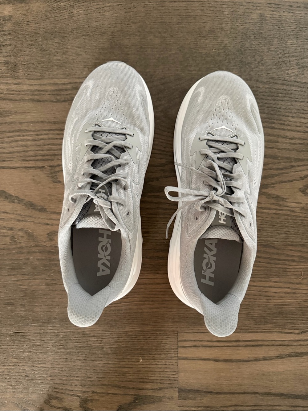 Hoka M Clifton 10 X-Wide Light Gray/White Neutral Running Shoes NIB 11.5 4E Wide